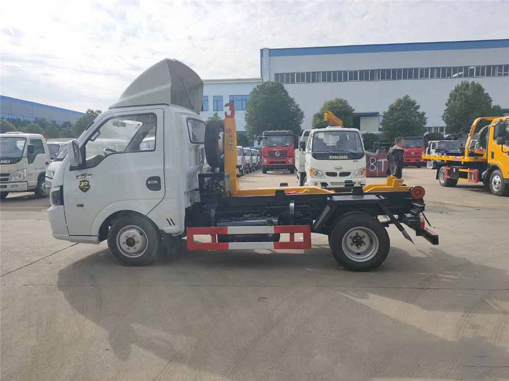 國(guó)六3-4方 東風(fēng)途逸 勾臂垃圾車(chē)