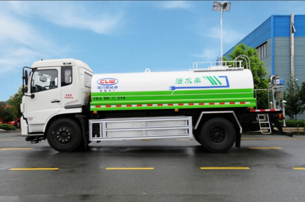 東風天錦CL5182GSSBEV 型純電動灑水車